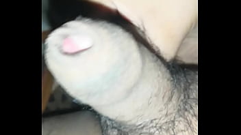 Tocandome la verga rica