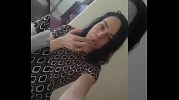 Imagine você totalmente submisso aos meus pés ajoelhado implorando migalhas da minha atenção eu fumando e deixo esv