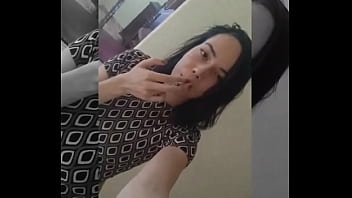 Imagine você totalmente submisso aos meus pés ajoelhado implorando migalhas da minha atenção eu fumando e deixo esv