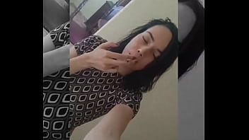 Imagine você totalmente submisso aos meus pés ajoelhado implorando migalhas da minha atenção eu fumando e deixo esv