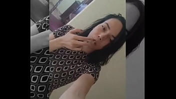 Imagine você totalmente submisso aos meus pés ajoelhado implorando migalhas da minha atenção eu fumando e deixo esv