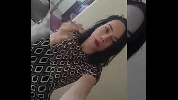 Imagine você totalmente submisso aos meus pés ajoelhado implorando migalhas da minha atenção eu fumando e deixo esv