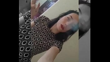 Imagine você totalmente submisso aos meus pés ajoelhado implorando migalhas da minha atenção eu fumando e deixo esv