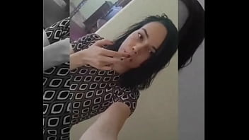 Imagine você totalmente submisso aos meus pés ajoelhado implorando migalhas da minha atenção eu fumando e deixo esv