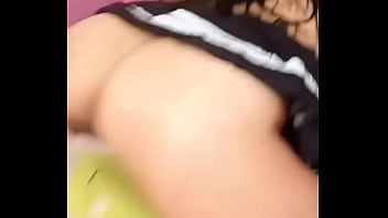 Linda flaquita le gusta cabalgar bien rico y se calienta mucho