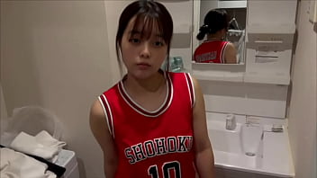 親友がコンビニ行ってる間に親友の妹とセックス。こんなにセックスは気持んだね と感謝する可愛い親友の妹。