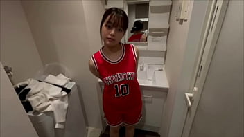 親友がコンビニ行ってる間に親友の妹とセックス。こんなにセックスは気持んだね と感謝する可愛い親友の妹。