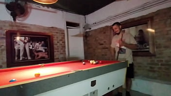 Ela ama transar em locais aleatórios