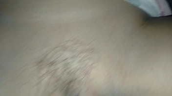 แหกหีสาวสวยเอาควยเย็ดจนแตกใน