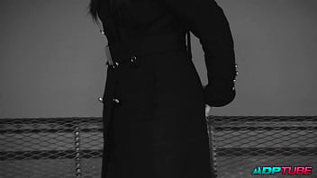 Fist fucking lésbico con doble penetración de dildos