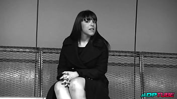 Fist fucking lésbico con doble penetración de dildos