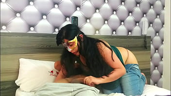 Mi esposa se babea mientras mi amigo la folla y le da por el culo