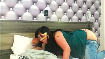 Mi esposa se babea mientras mi amigo la folla y le da por el culo