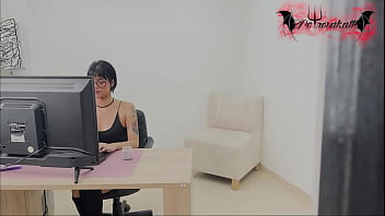 Hot call i masturbate deliciously in the office