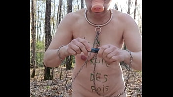 2025 04 08 esclave f autoséance en extérieur truie fouisseuse