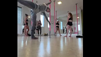 Do you know how hard pole tricks are huge shoutout to 2bee pole for teaching me your knowledge and giving me so