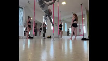Do you know how hard pole tricks are huge shoutout to 2bee pole for teaching me your knowledge and giving me so