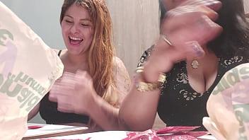 Peladinhas no drive thru casadinhas putas dão show no méqui e segurança quer entrar na foda