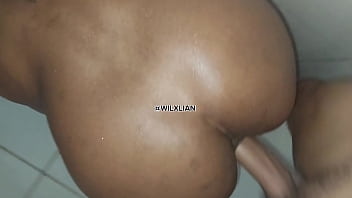 A foda se eu peguei a enteada errada milly mulata ebony tesao en sua buceta no banheiro longe do padrasto