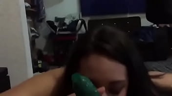 Mi amiga tímida chupandome la verga