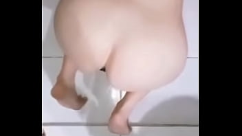 Mulher extremamente submissa