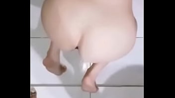 Mulher extremamente submissa