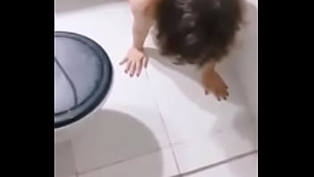 Mulher extremamente submissa