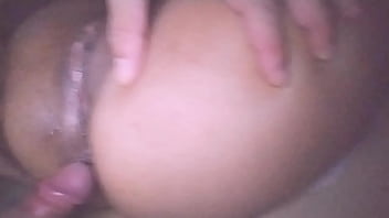 Ele ficou me tocando e não resistiu colou o pau em mim