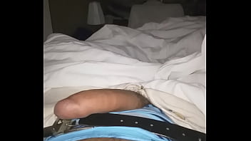 Uncut batendo punheta Uncut batendo punheta