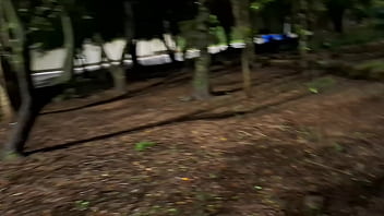 Praça da morena pelada buceta quente e leitada na boca em público