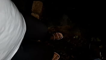 Praça da morena pelada buceta quente e leitada na boca em público