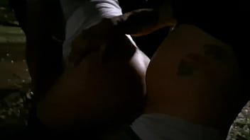 Praça da morena pelada buceta quente e leitada na boca em público