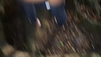 Praça da morena pelada buceta quente e leitada na boca em público