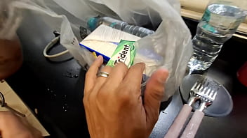 Praça da morena pelada buceta quente e leitada na boca em público