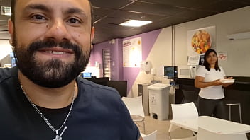 Praça da morena pelada buceta quente e leitada na boca em público