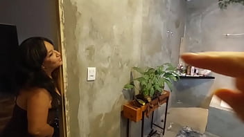 Enteado estava batendo punheta no banheiro e ele acabou me fodendo