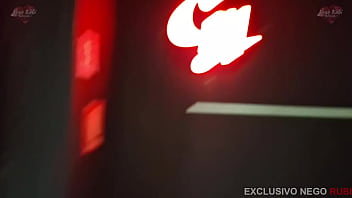 Levei minha puta pra dar pra geral