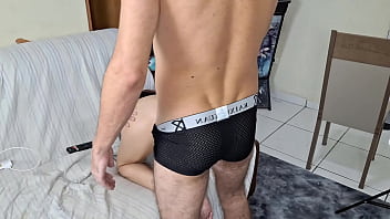 Esposa faz marido de corno por trás dele