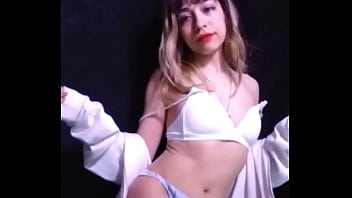 Bonneyuwu 10 48 fumando un puchito