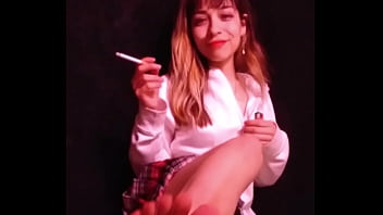 Bonneyuwu 10 48 fumando un puchito