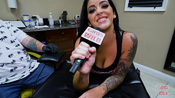 Licking pussy for a tattoo ggw024