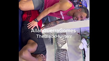 O Lutador De Mma Allan Guerra Pegou O Negão Pra Treinar E Acabou Em Broderagem Na Sauna Da Academia thumbnail