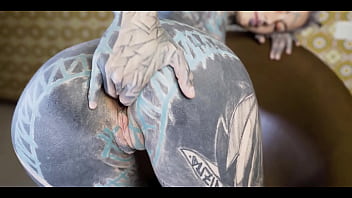 Tattooed teen puts her ass to the test on the fuck machine