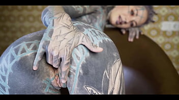 Tattooed teen puts her ass to the test on the fuck machine