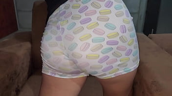 Es muy fácil quitarle la ropa a mi hermanastra