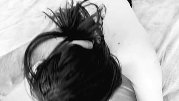 Novinha branquinha transando com macho grandão estilo urso nordico viking metedor