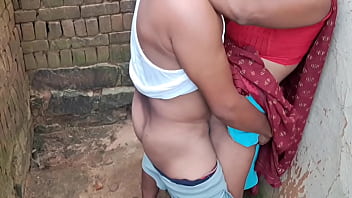 Hindi madem ki chudai outdoor me