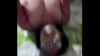 Madura masturbándose