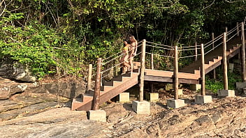 Uma aventura em pú foda com a buceta peluda da nicoly e a raspada da priscila