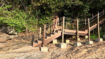 Uma aventura em pú foda com a buceta peluda da nicoly e a raspada da priscila